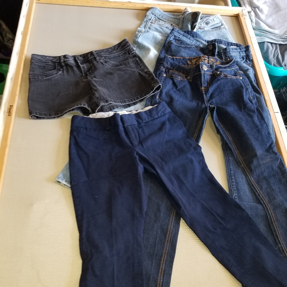 Lot of 5 size 0 (one is 1/2) pair of womens jeans.